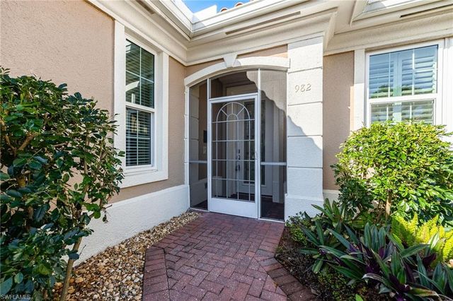 982 Fountain RUN, Naples, FL 34119