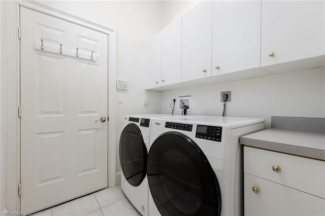 982 Fountain RUN, Naples, FL 34119