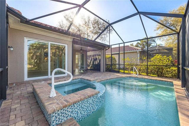 982 Fountain RUN, Naples, FL 34119