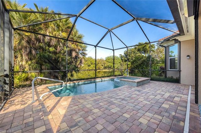 982 Fountain RUN, Naples, FL 34119