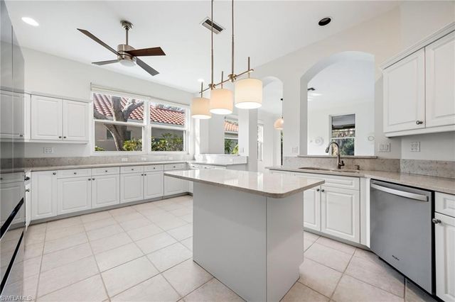 982 Fountain RUN, Naples, FL 34119
