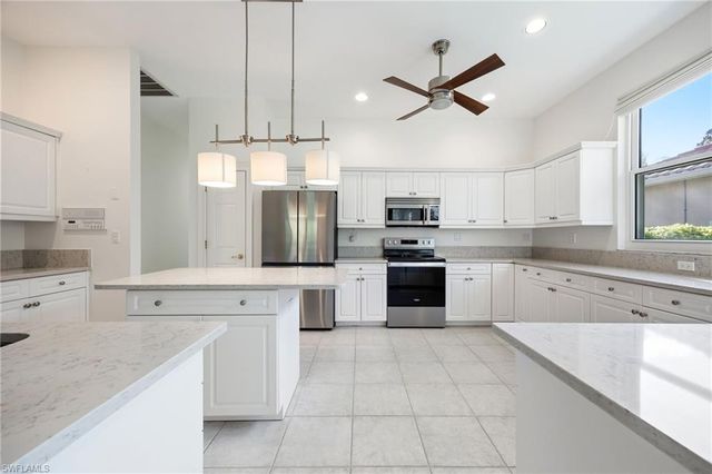 982 Fountain RUN, Naples, FL 34119