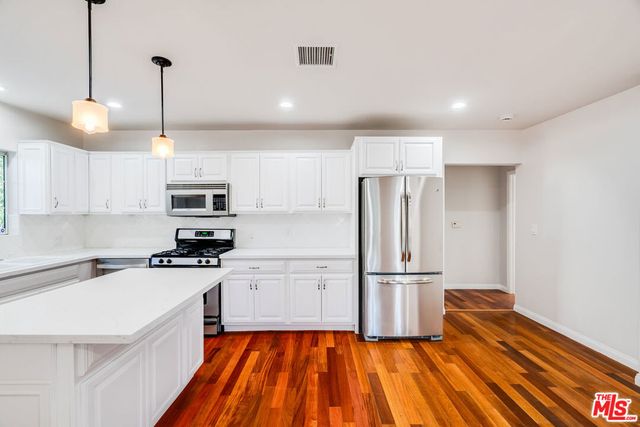 14043 Calvert Street, Van Nuys, CA 91401