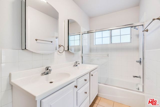 14043 Calvert Street, Van Nuys, CA 91401