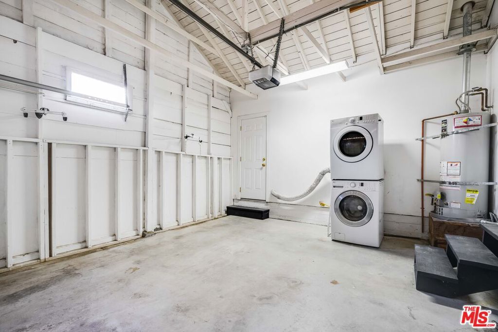 Image 25 of property listing at 14043 Calvert Street, Van Nuys, CA 91401