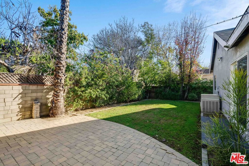 Image 27 of property listing at 14043 Calvert Street, Van Nuys, CA 91401