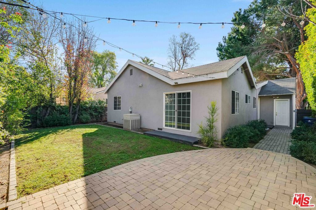 Image 28 of property listing at 14043 Calvert Street, Van Nuys, CA 91401