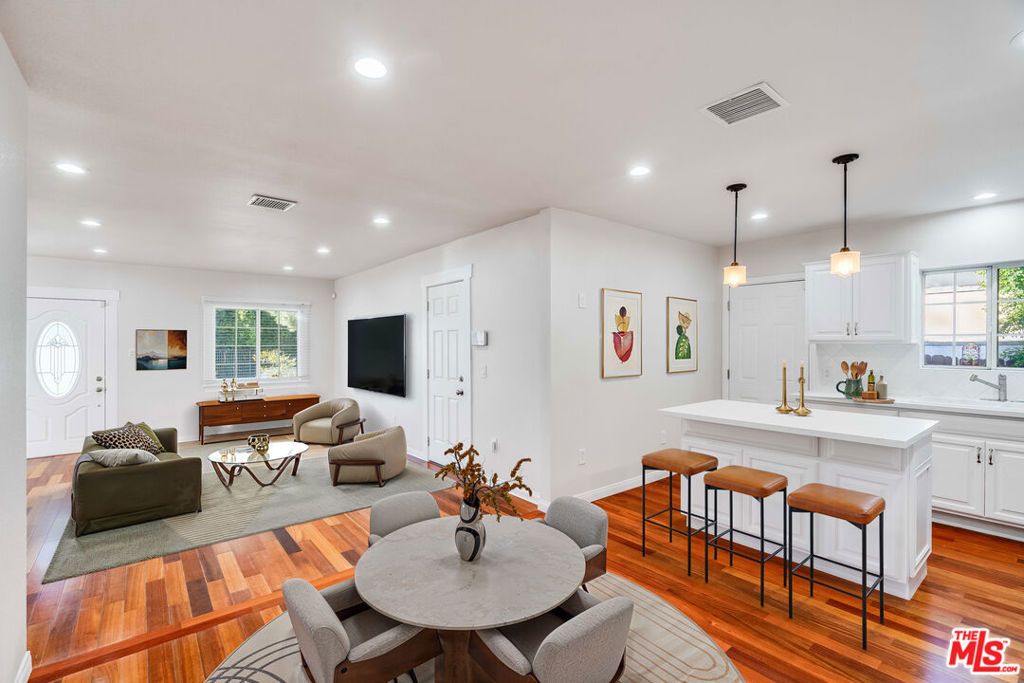 Image 9 of property listing at 14043 Calvert Street, Van Nuys, CA 91401