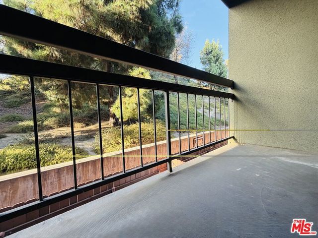 805 Temple Terrace 202, Los Angeles, CA 90042