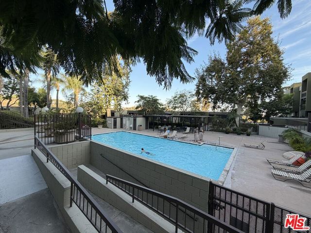 805 Temple Terrace 202, Los Angeles, CA 90042