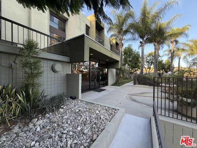 805 Temple Terrace 202, Los Angeles, CA 90042