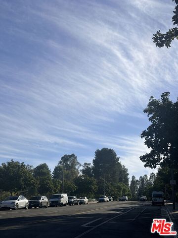 805 Temple Terrace 202, Los Angeles, CA 90042