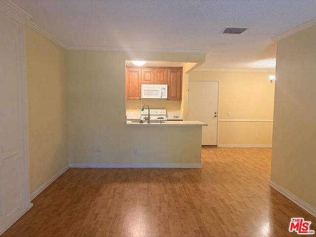 805 Temple Terrace 202, Los Angeles, CA 90042