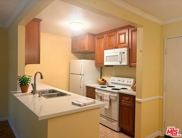 805 Temple Terrace 202, Los Angeles, CA 90042
