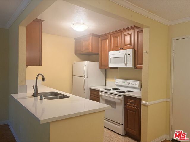 805 Temple Terrace 202, Los Angeles, CA 90042
