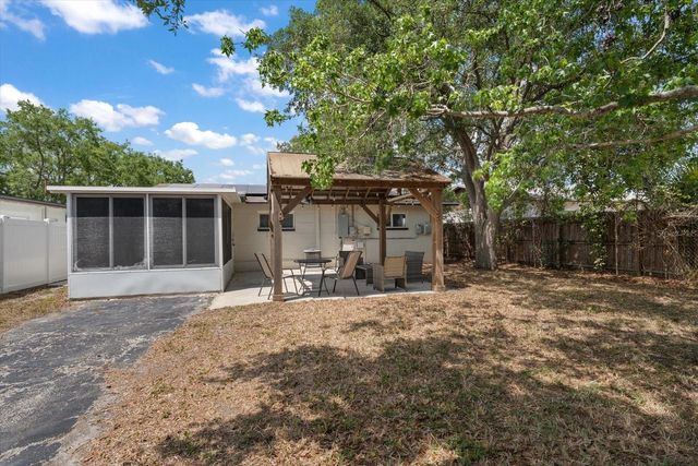 766 90TH AVENUE N, St Petersburg, FL 33702
