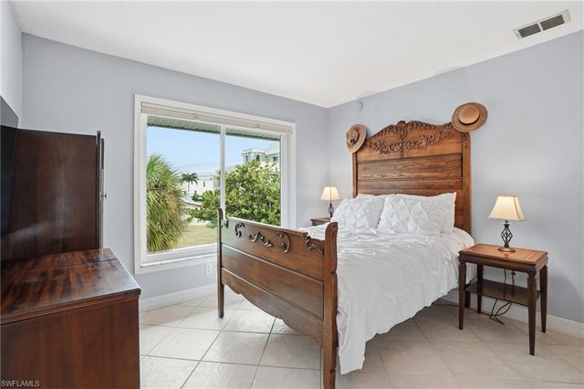 48 Fairview BLVD, Fort Myers Beach, FL 33931