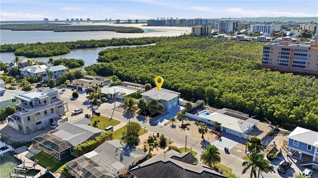 48 Fairview BLVD, Fort Myers Beach, FL 33931