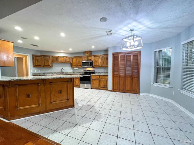 7342 Wymart Rd, Pensacola, FL 32526