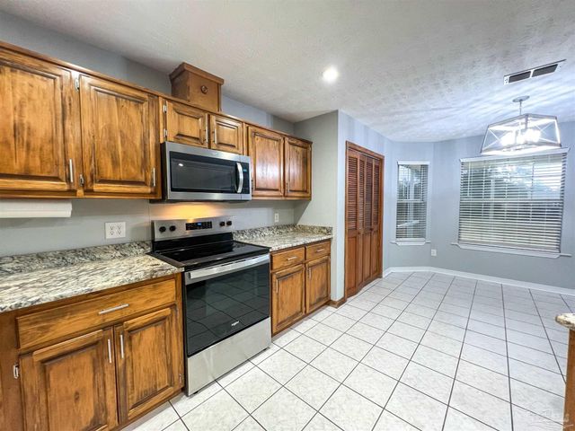 7342 Wymart Rd, Pensacola, FL 32526