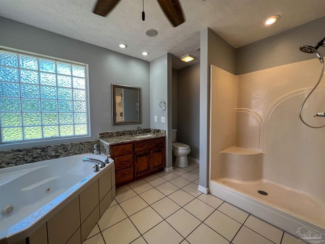 7342 Wymart Rd, Pensacola, FL 32526