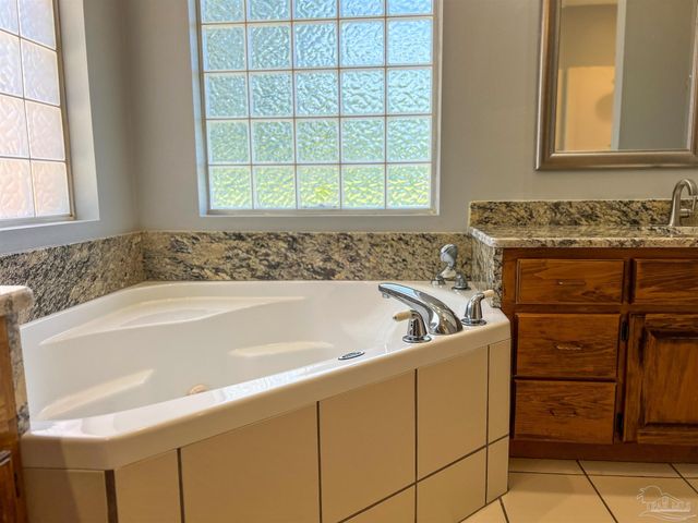 7342 Wymart Rd, Pensacola, FL 32526