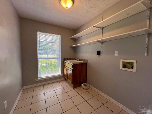 7342 Wymart Rd, Pensacola, FL 32526