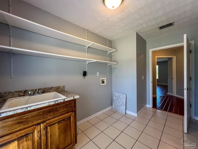 7342 Wymart Rd, Pensacola, FL 32526