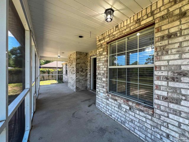 7342 Wymart Rd, Pensacola, FL 32526