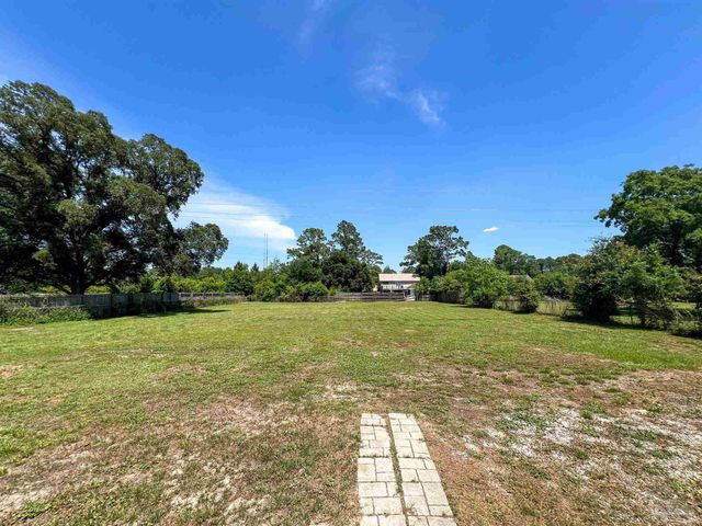 7342 Wymart Rd, Pensacola, FL 32526