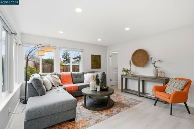 5537 Pamplona Ct, Concord, CA 94521