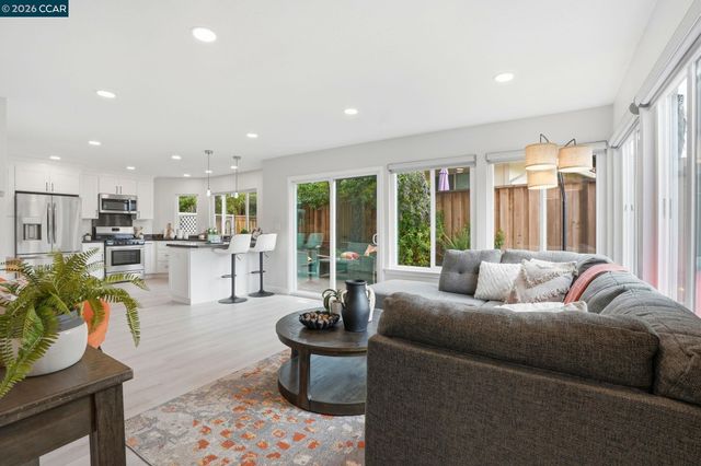 5537 Pamplona Ct, Concord, CA 94521