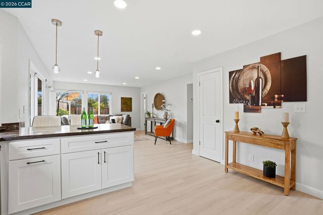 5537 Pamplona Ct, Concord, CA 94521