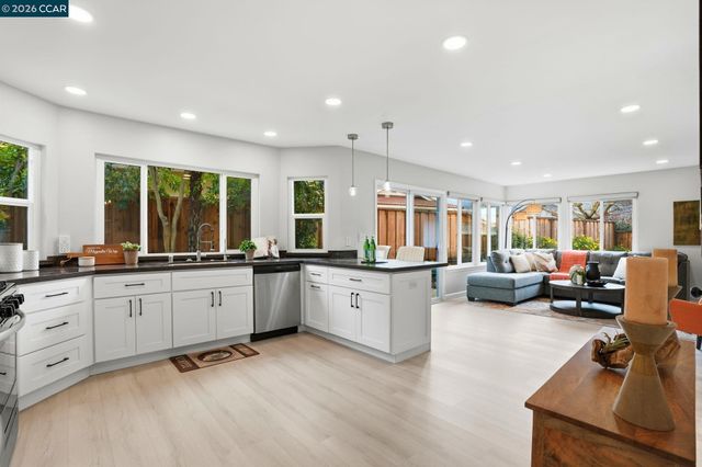 5537 Pamplona Ct, Concord, CA 94521