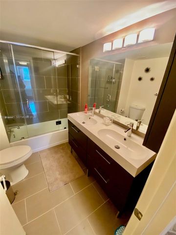 16590 NE 26th Ave 202, North Miami Beach, FL 33160