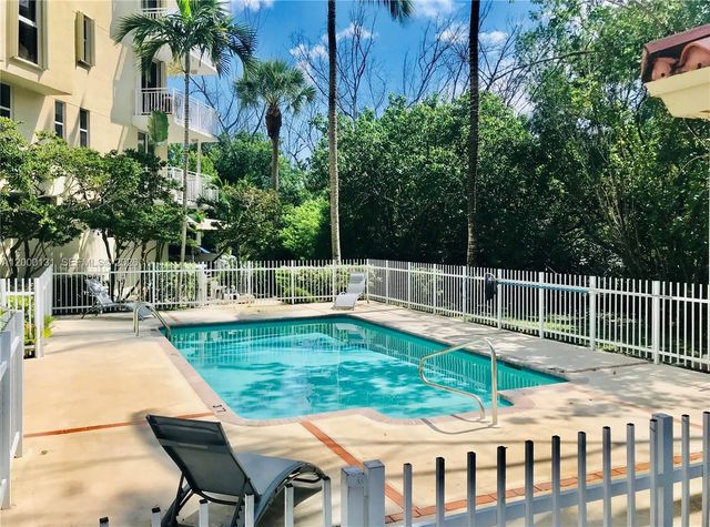 16590 NE 26th Ave 202, North Miami Beach, FL 33160