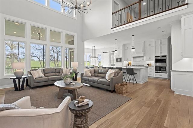 17021 Lucille Street, Overland Park, KS 66221