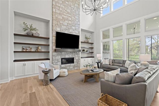 17021 Lucille Street, Overland Park, KS 66221