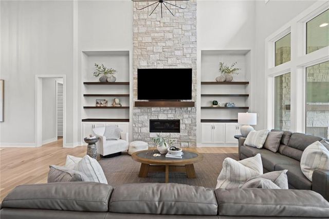 17021 Lucille Street, Overland Park, KS 66221