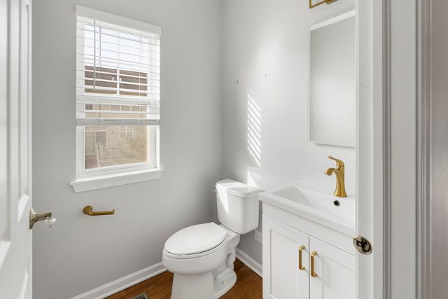 375 N Commerce Street, Aurora, IL 60504