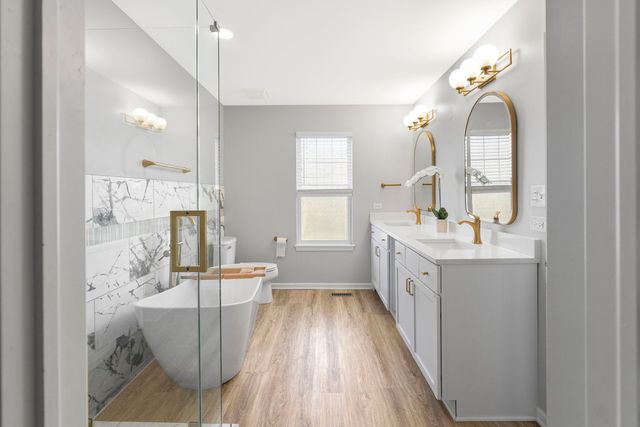 375 N Commerce Street, Aurora, IL 60504