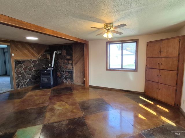 602 7th Ave W, Gooding, ID 83330