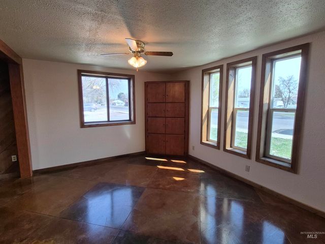 602 7th Ave W, Gooding, ID 83330