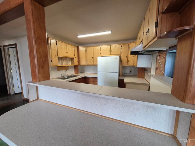 602 7th Ave W, Gooding, ID 83330