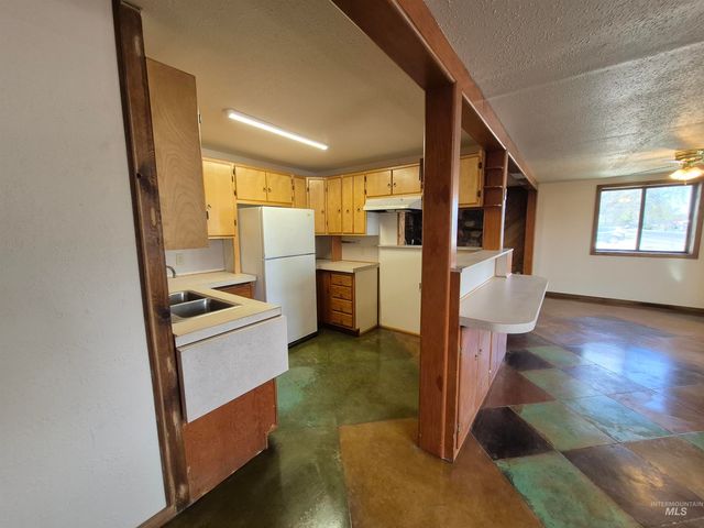 602 7th Ave W, Gooding, ID 83330