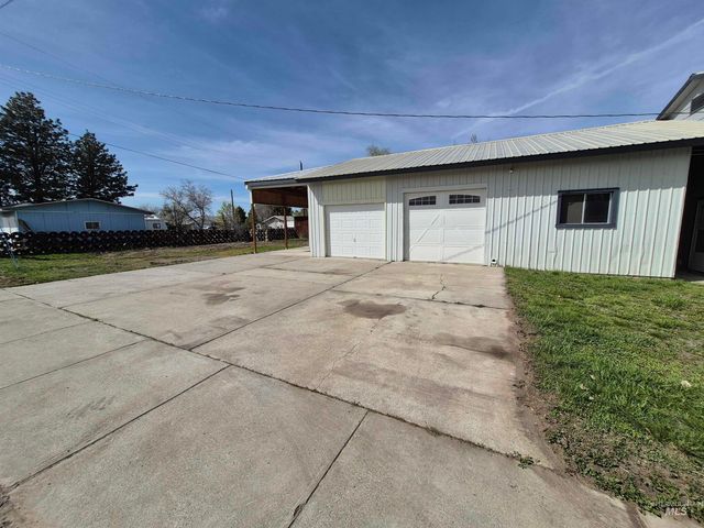 602 7th Ave W, Gooding, ID 83330