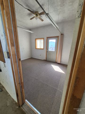 602 7th Ave W, Gooding, ID 83330