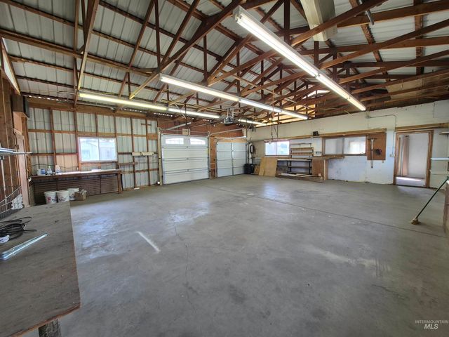 602 7th Ave W, Gooding, ID 83330