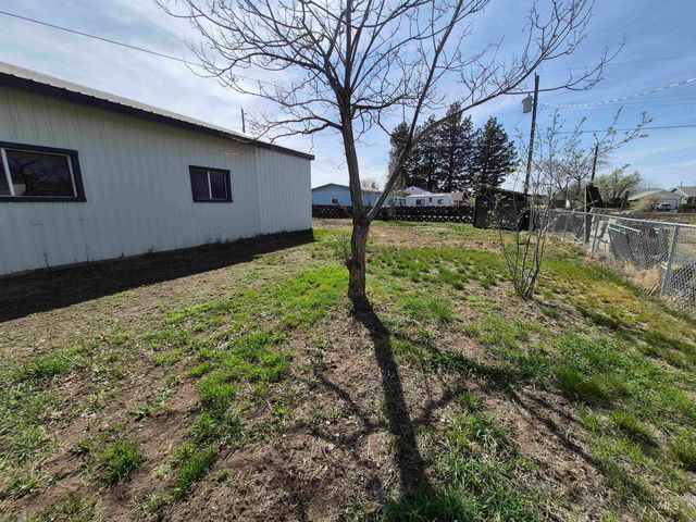 602 7th Ave W, Gooding, ID 83330