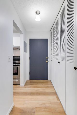 2800 Hillsboro Avenue N 220, New Hope, MN 55427